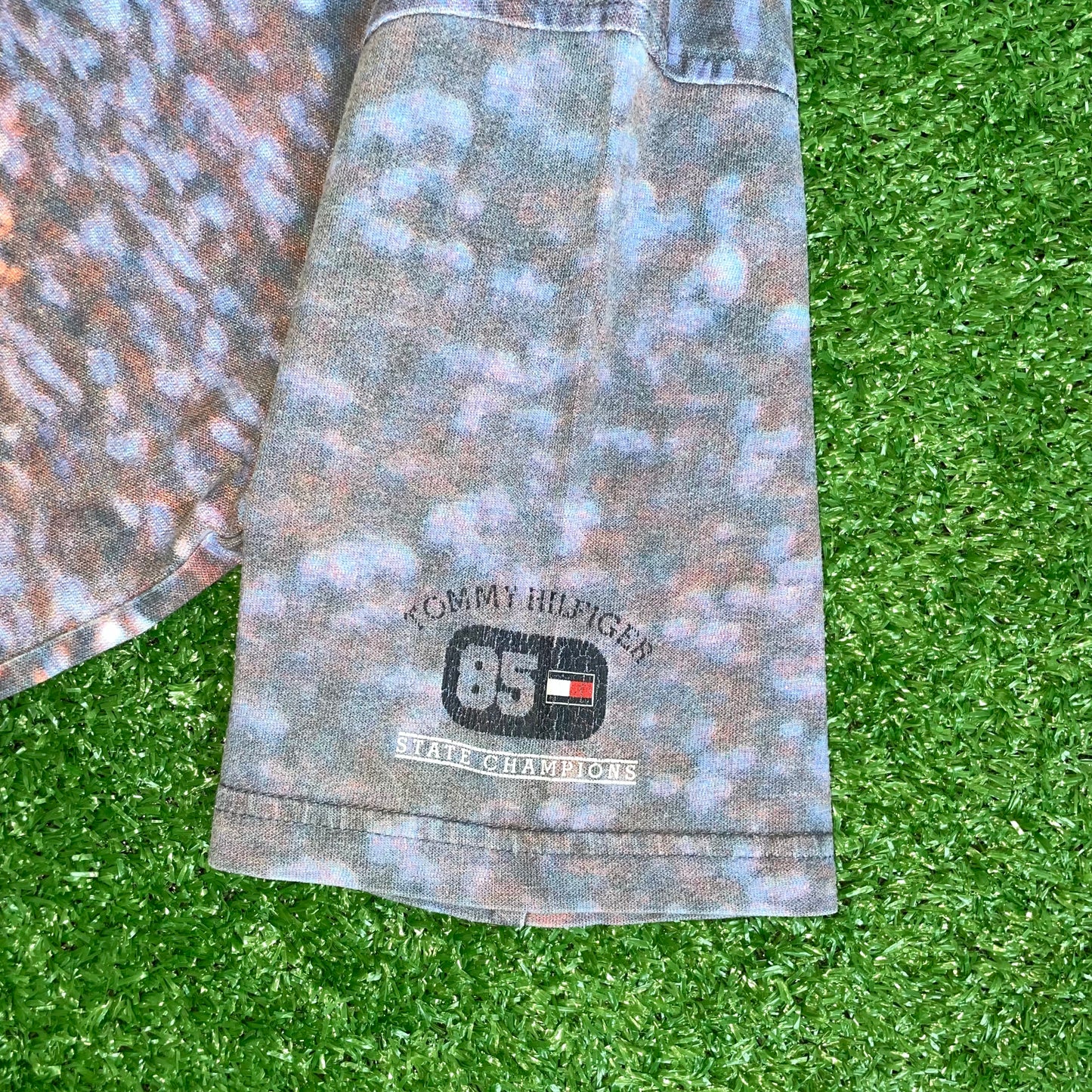 Vintage Tommy Hilfiger all over print soccer t-shirt - M