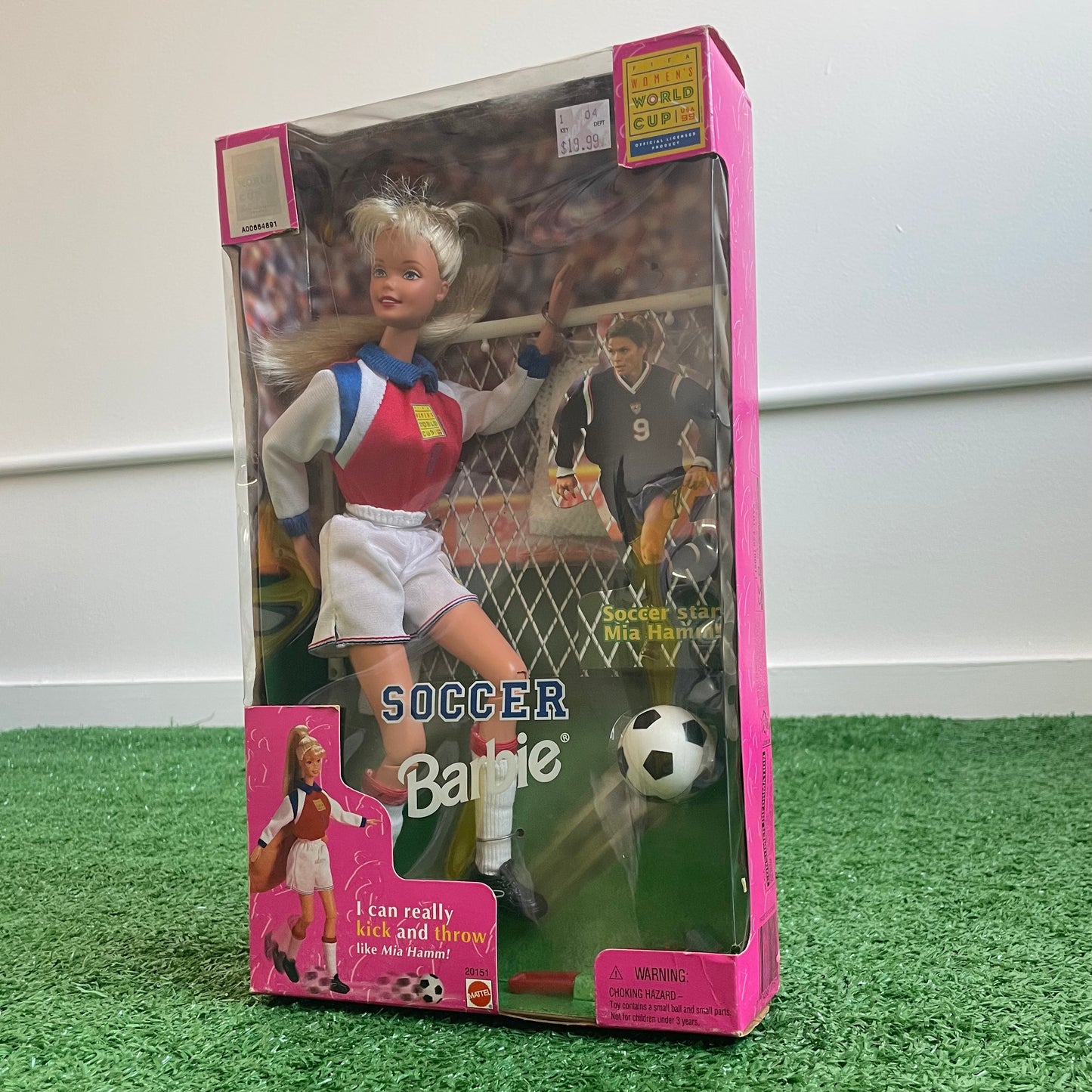 Mattel Mia Hamm Soccer Barbie 1998