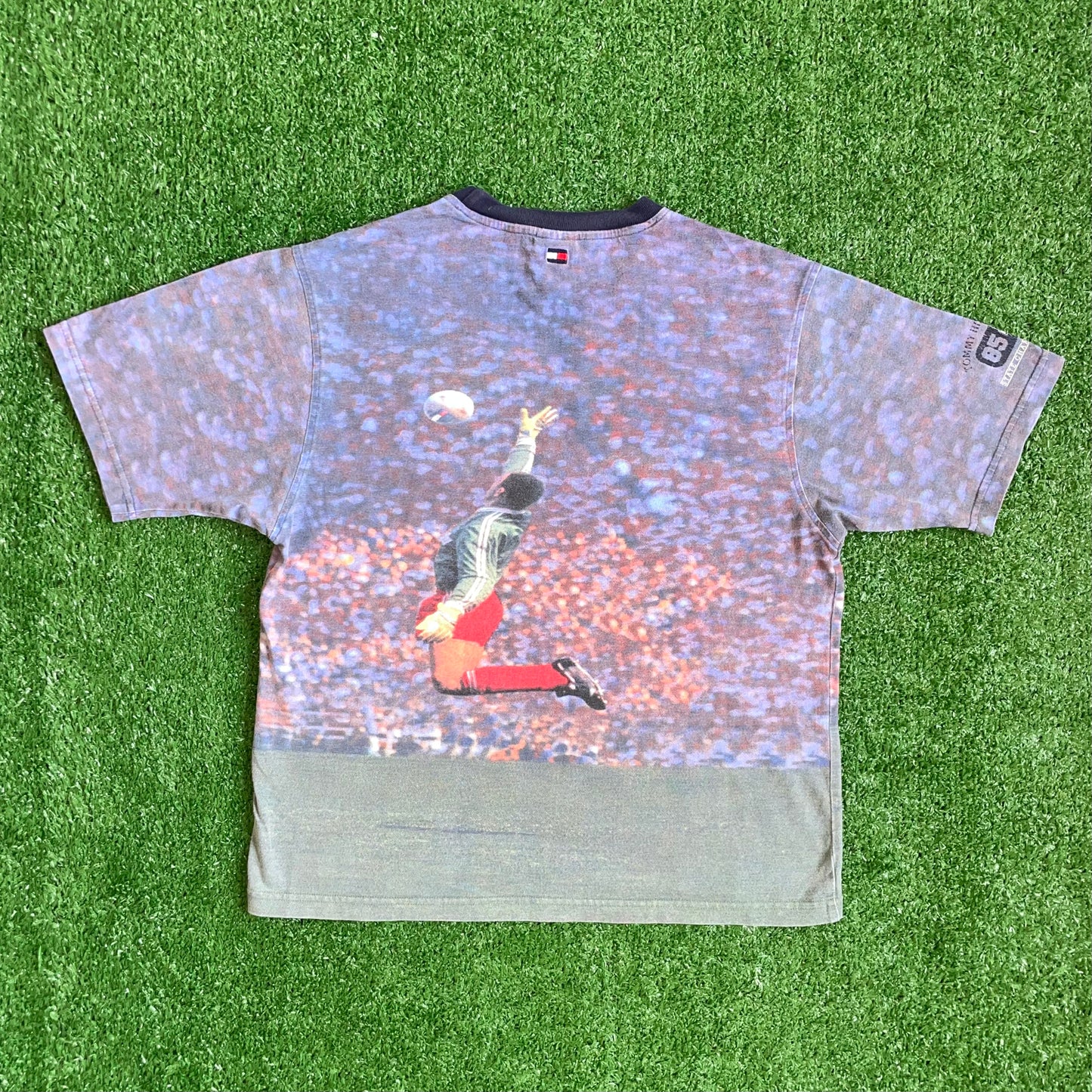 Vintage Tommy Hilfiger all over print soccer t-shirt - M